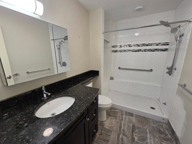 Building Photo - 286 Main St