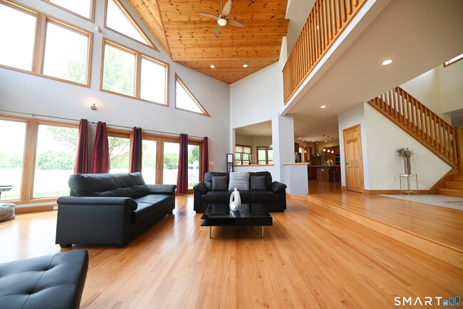 Building Photo - 19 Longview Dr