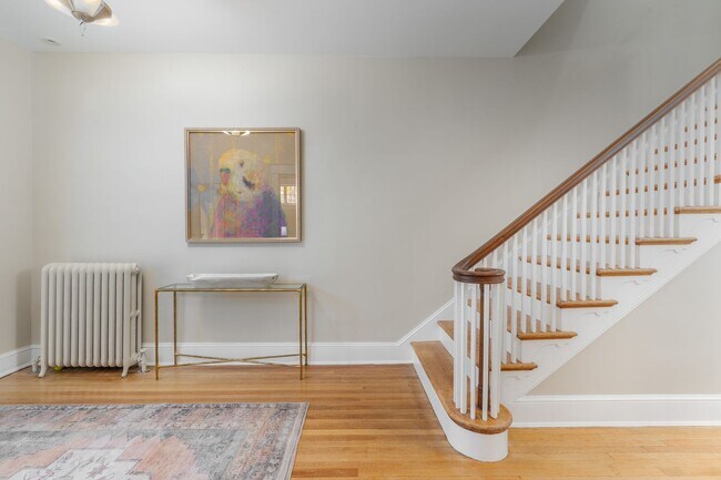 Building Photo - Charming Townhome | 5 Bed | 3.5 Bath | 3,300 Sf | Covered Front Porch & Large Fenced-In Backyard ...