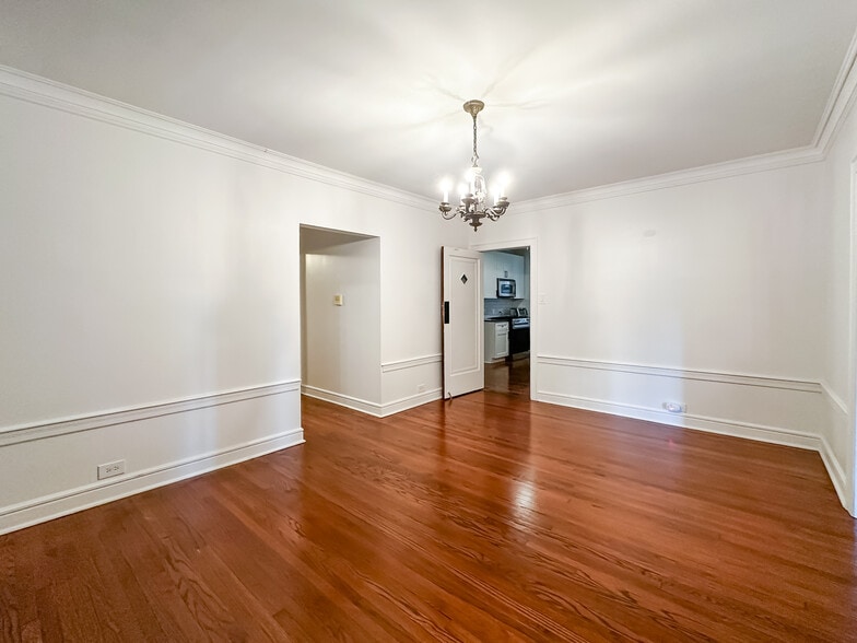 Building Photo - 815A Forest Ave