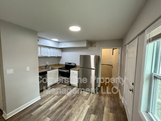 Building Photo - 2506 Redbud Ln