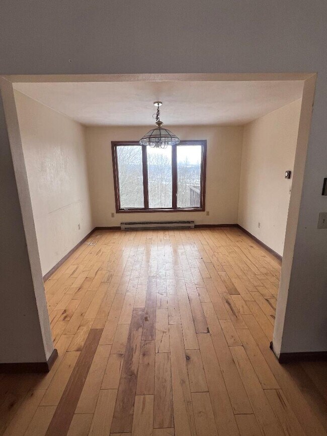 Building Photo - 9 Kings Point Cir