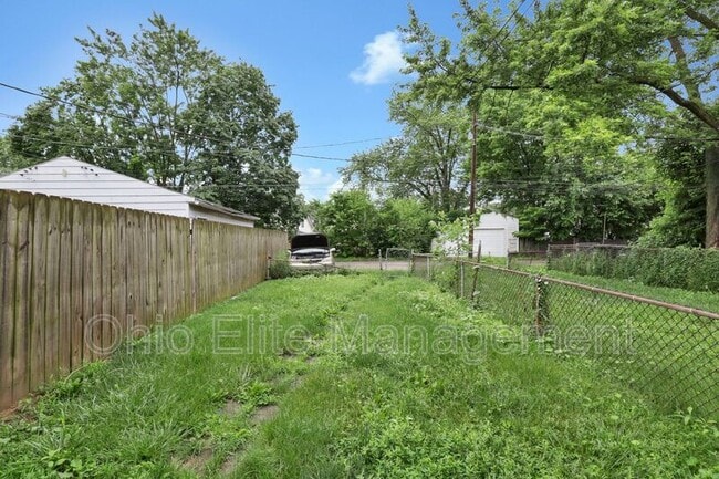 Building Photo - 659 S Burgess Ave