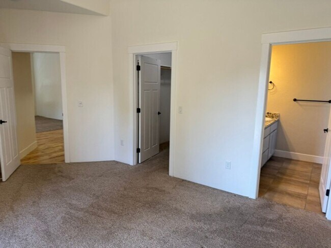 Building Photo - 2435 Bridgewater Way