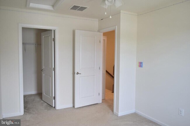 Building Photo - 8659 Rosecrans Ln