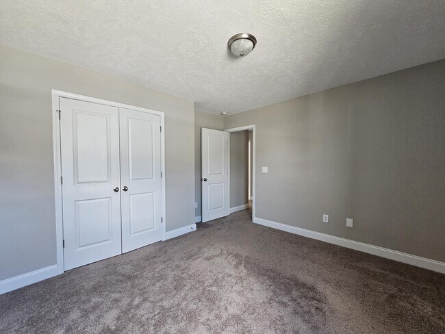 Building Photo - 710 Navan Ln
