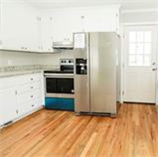 Building Photo - Spacious 3 Bedroom SFH