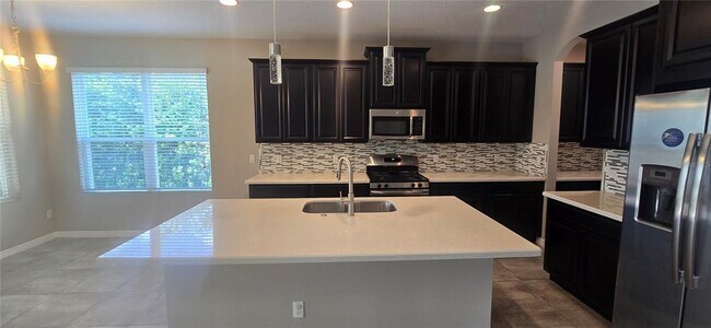 Building Photo - 7564 Bishop Square Dr