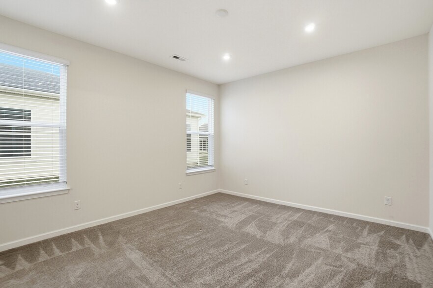 Building Photo - 1242 Fairstone Dr