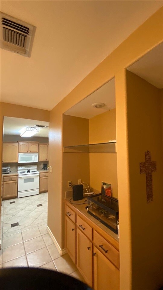 Building Photo - 9804 Cantera Ct