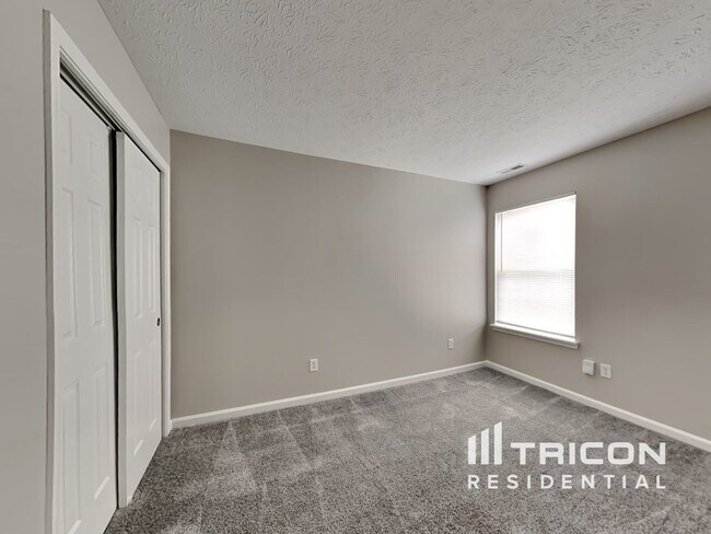 Building Photo - 10727 Snowdrop Way