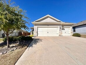 Building Photo - Spacious 3-Bed, 2-Bath Home with 2-Car Gar...