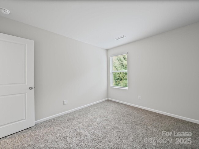 Building Photo - 914 S Battleground Ave