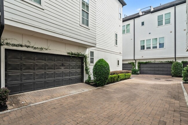 Building Photo - 816 Ennis St