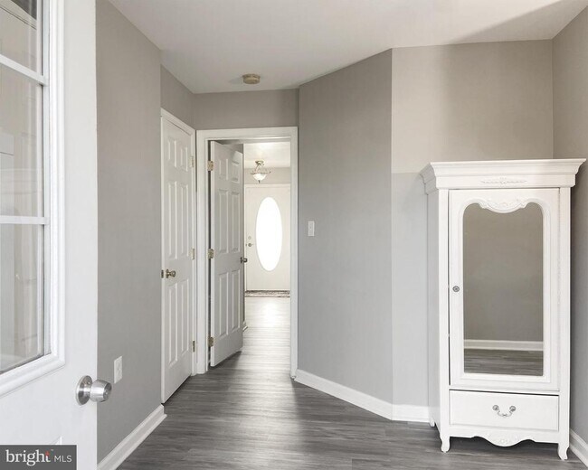 Building Photo - 83 Fuzzy Tail Dr