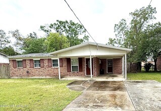 Building Photo - 7424 Deepwood Dr N