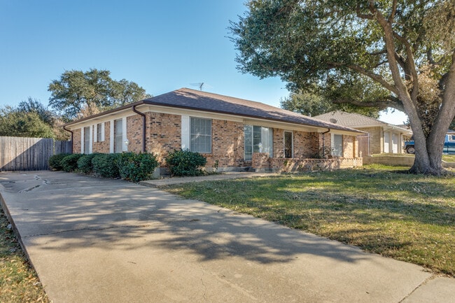 Building Photo - 6801 Lancelot Ct