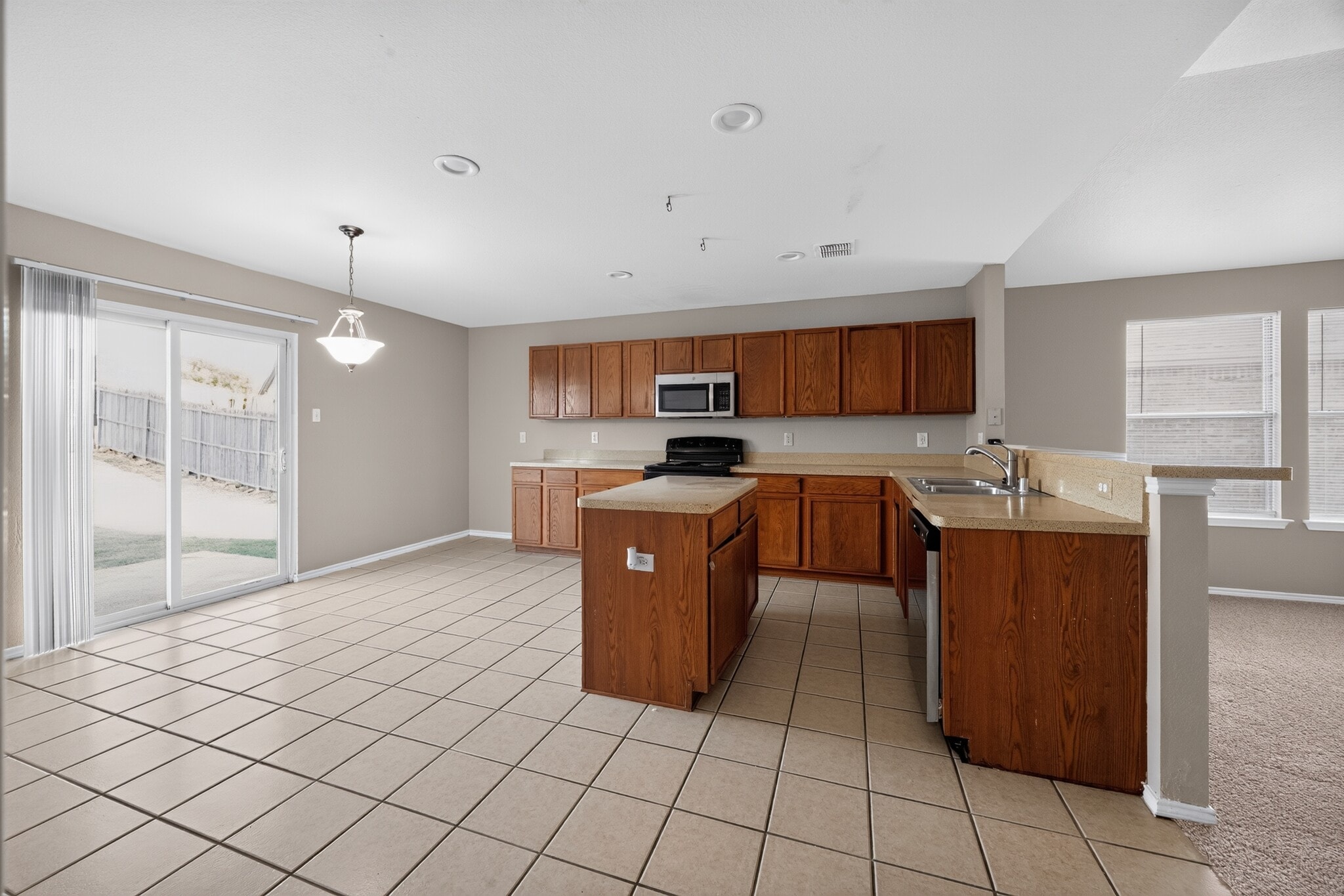 Building Photo - 1432 Oak Hollow Ln