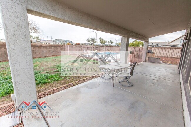 Building Photo - 2805 S Abbey Cir