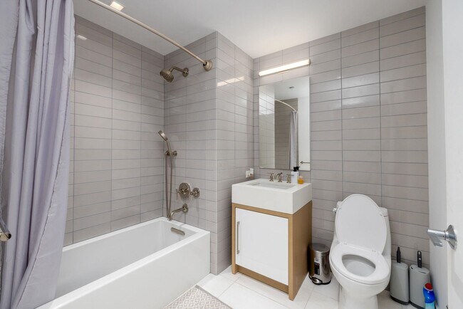 Building Photo - 75 Park Ln S