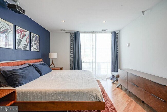 Building Photo - 3 N Christopher Columbus Blvd