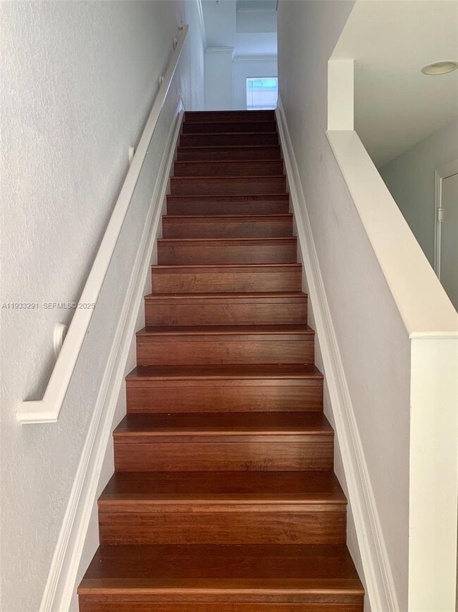 Building Photo - 218 SW 6th Pl