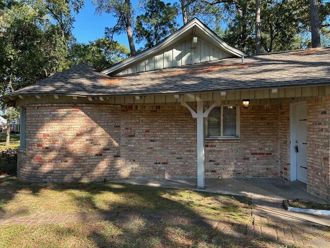 Building Photo - 1702 Maux Dr