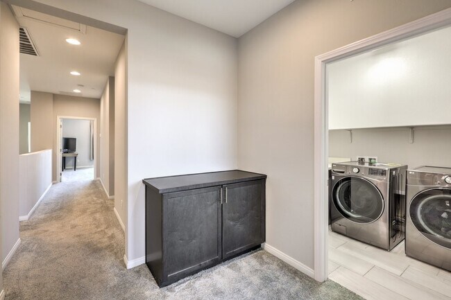 Building Photo - 1028 Via Corto St