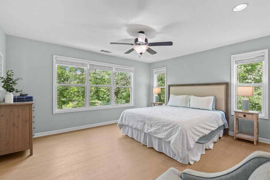 Building Photo - 204 Lake Breeze Ln