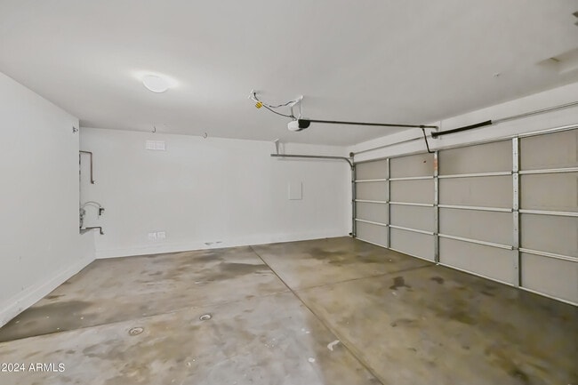Building Photo - 2257 S Ponderosa Dr