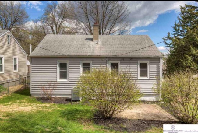 Building Photo - Charming 2 Bedroom Near Blackstone!!
