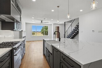 Building Photo - 404 Vista Buena Trl