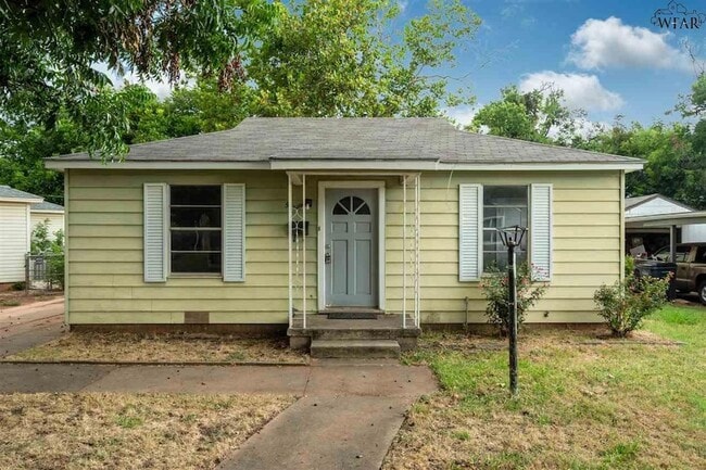 Primary Photo - 523 W Inwood Dr