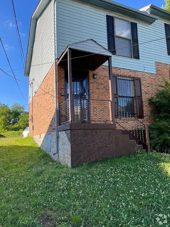 Building Photo - " 2-Bed Duplex on Delaware Street: Cozy Na...