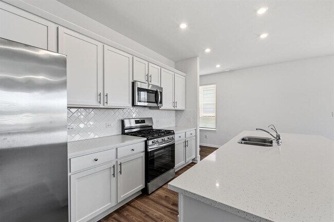 Building Photo - 2210 Cornfield Dr