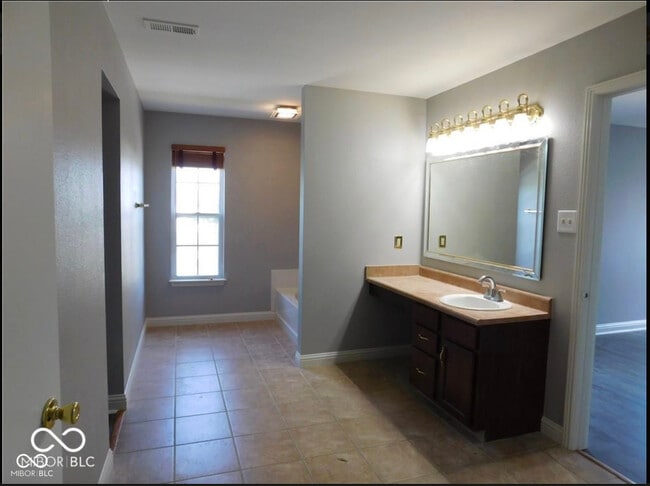 Building Photo - 13203 United Dr