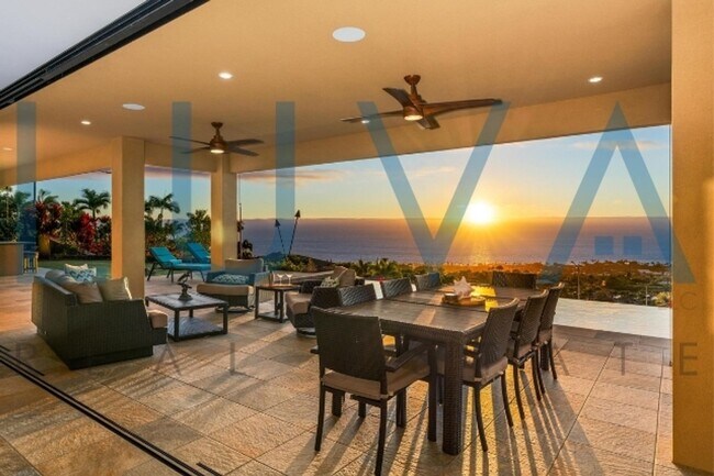 Building Photo - 4 bedroom 3.5 bathroom home with pool