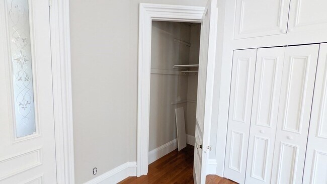 Building Photo - 387 Beacon St