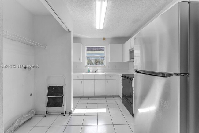Building Photo - 768 SW 9th St