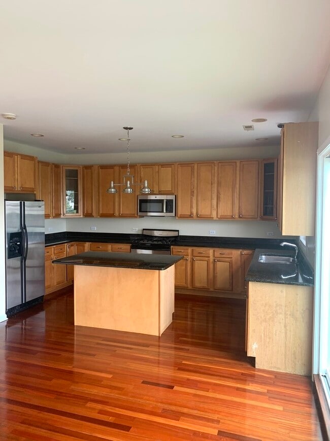 Building Photo - 5081 N Elston Ave