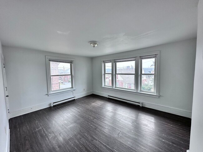 Building Photo - 2712 Woodlawn St