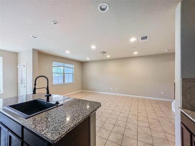 Building Photo - 2880 Donnell Dr