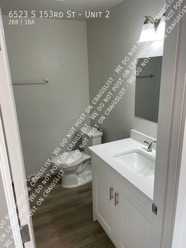 Building Photo - Tukwila - Updated 2 Bedroom / 1 Bath Apart...