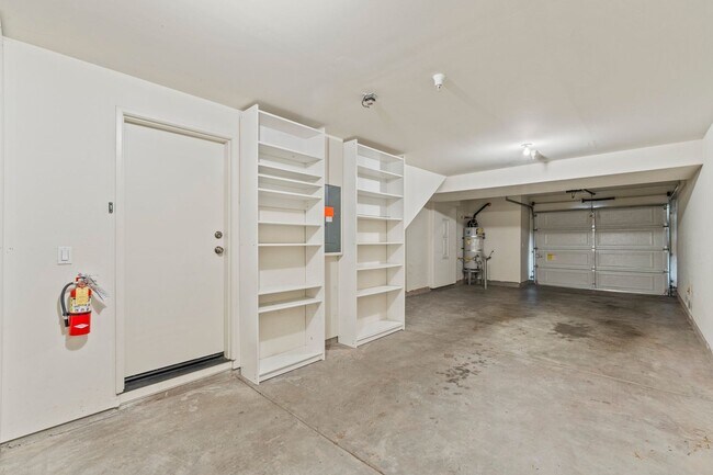 Building Photo - SUNNY TOWNHOME NEAR TRAILS STYLISH, FUNCTIONAL, & VERY ACCESSIBLE