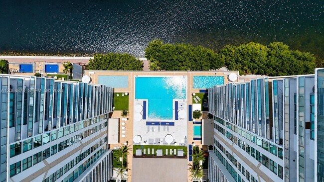 Building Photo - 330 Sunny Isles Blvd