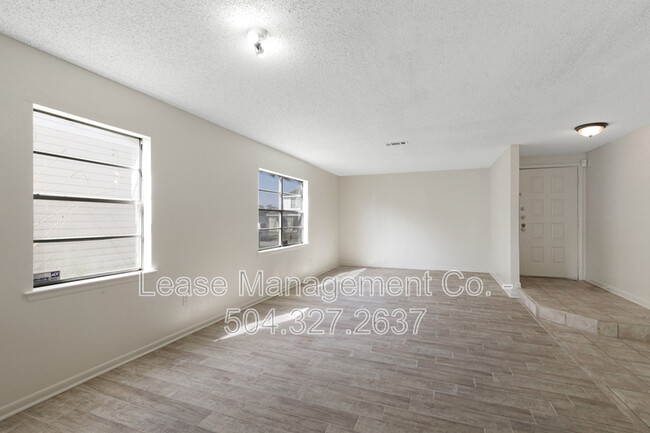 Building Photo - 4025 Glenmere Dr