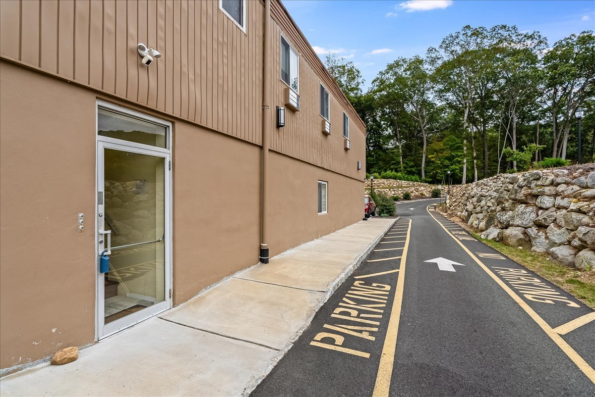 Private Side Entrance - 16 US Highway 206