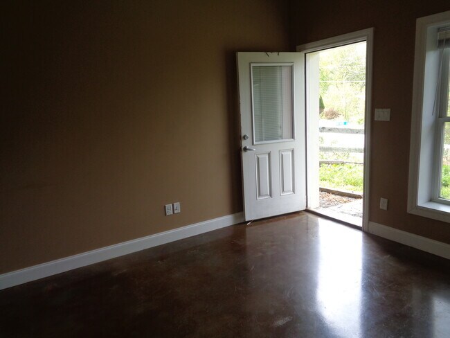 Building Photo - 125 Sun Haven Ln