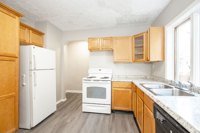 Building Photo - 3 BED 1 BATH BEAUTIFUL SINGLE HOME!