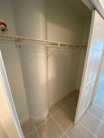 Building Photo - 3725 S Ocean Dr